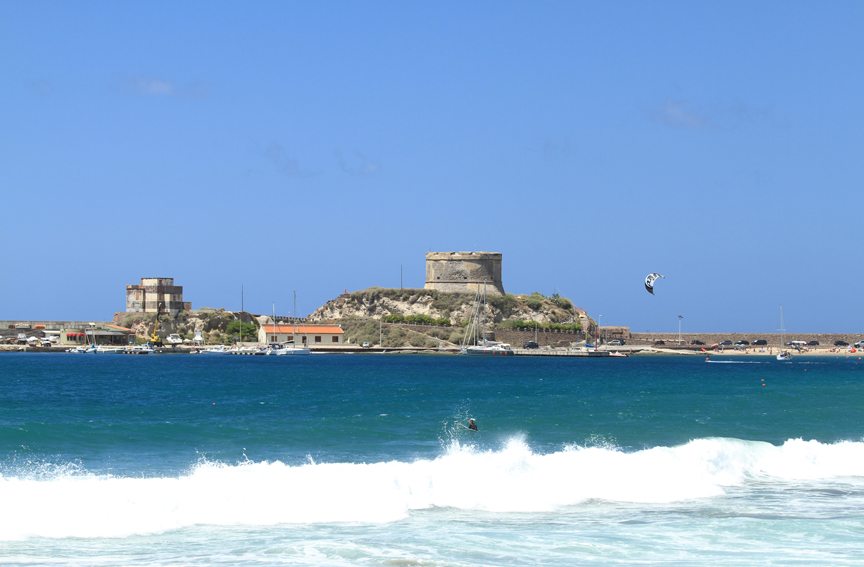 Itinerario di Viaggio : cosa vedere e fare in 2 settimane in Sardegna Bosa marina ^ Aragonese tower panoramio